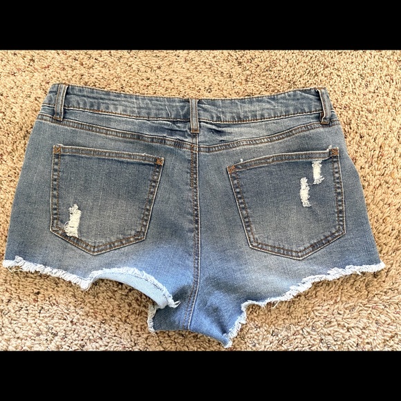 Short and blouse outfit - Picture 2 of 2